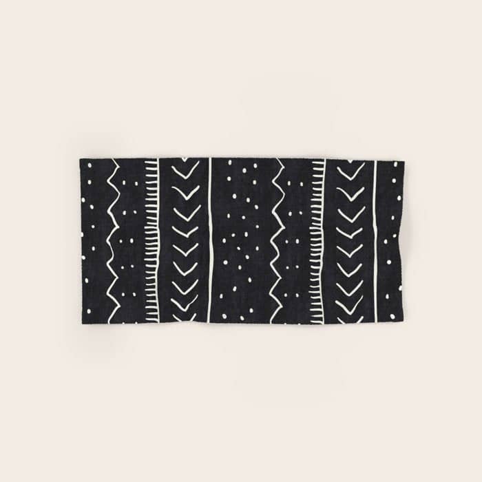 Cute Geometric Stripe In Black And White Bath Towel