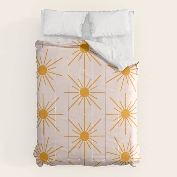 Sun Pattern On Pink Background Comforter