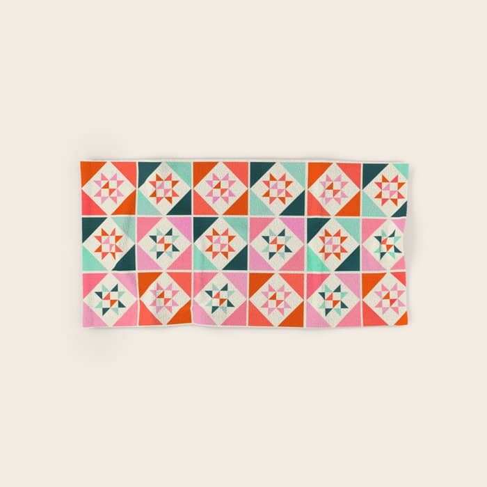 Festive Quilt Pattern In Pink, Red And Green Bath Towel