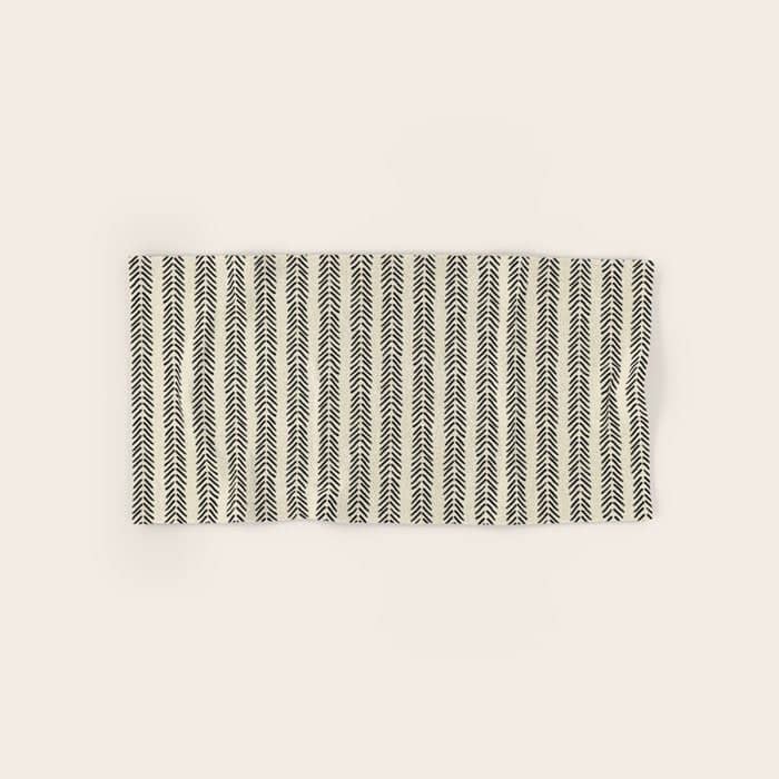 Small Black And White Arrowheads Bath Towel