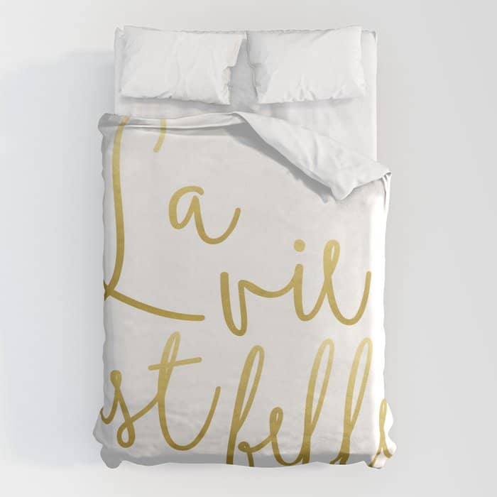 La Vie Est Belle #Homestorie #Typography #Buyart Duvet Cover