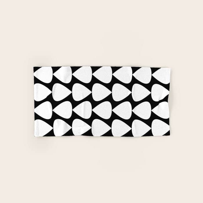 Plectrum Pattern In White And Black Bath Towel