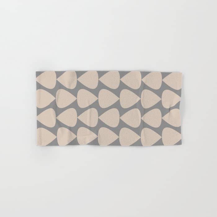 Plectrum Pattern In Putty And Gray Bath Towel