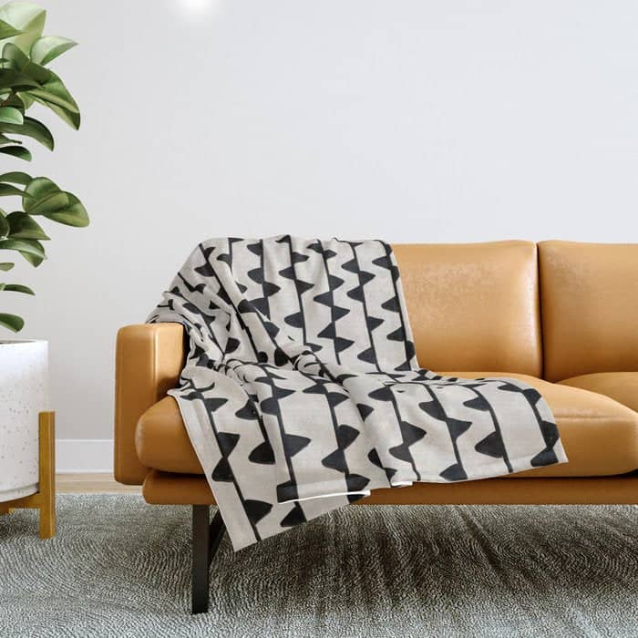 Triangles / Black & White Pattern Throw Blanket
