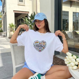 Mother Heart Doodle Art T-Shirt – Colorful Floral Best Mom Graphic Tee
